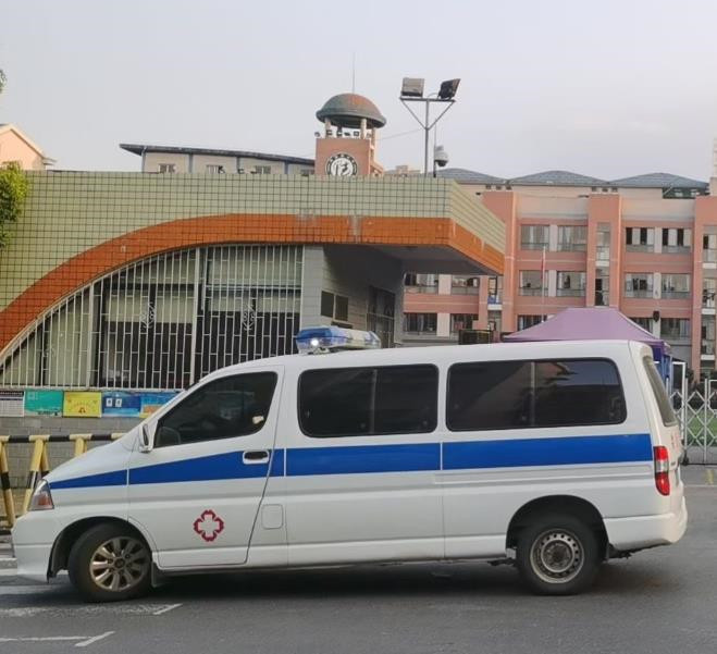 黔东南救护车出租护送骨折病人一公里多少钱